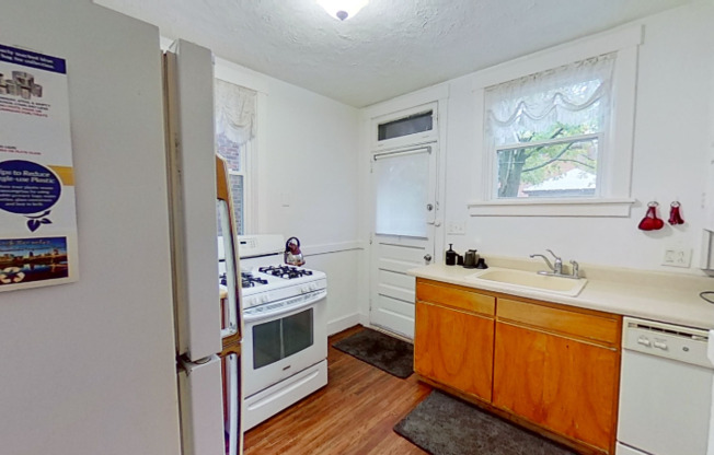 910 N CLAIR