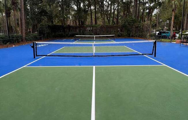 a tennis court at the apartments for rent