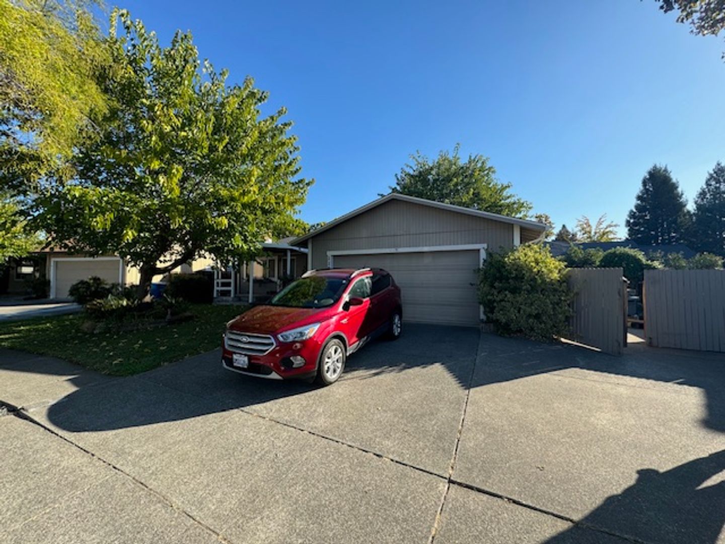 Beautiful 3 Bedroom House Available Soon w/ new flooring and fresh paint!  $1,000 off 1st Month's Rent.