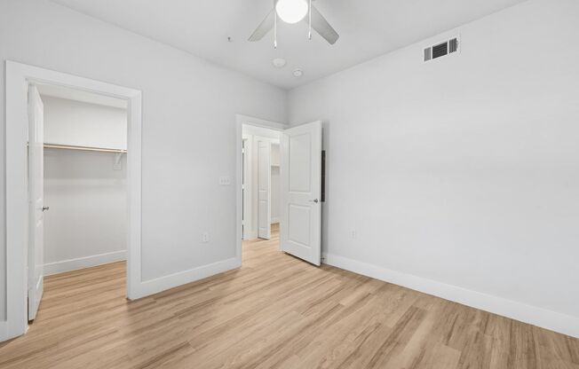 2 beds, 1 bath, 944 sqft, $1,375, Unit 323