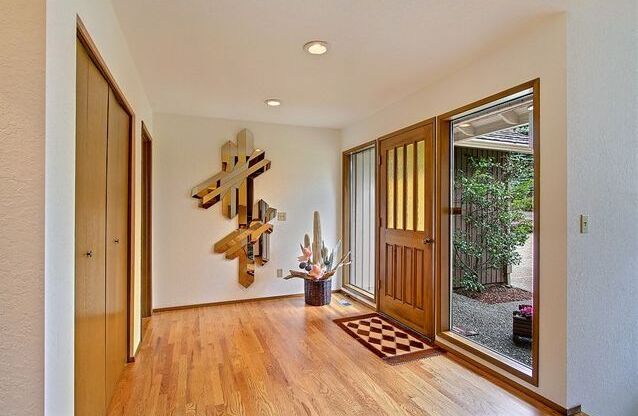 Magnificent Somerset Home on Cul de Sac!