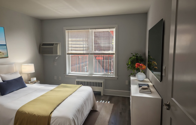 1 bed, 1 bath, 700 sqft, $2,200, Unit H-02