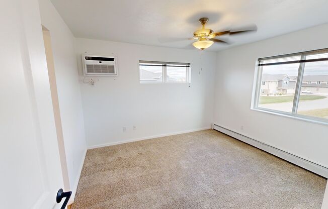 1 bed, 1 bath, 690 sqft, $1,199, Unit 1240-10