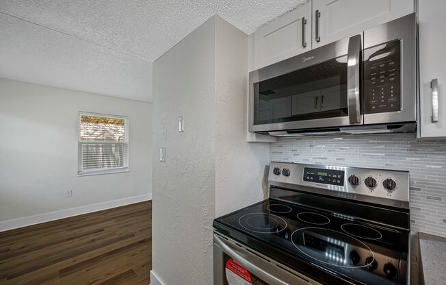 1 bed, 1 bath, 550 sqft, $1,280, Unit 13