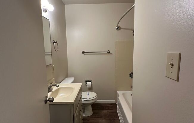 1 bed, 1 bath, $1,600, Unit 12