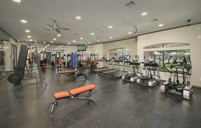apartments in pearland with a fitness center
