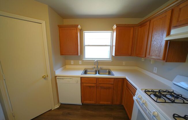 3 beds, 2 baths, $1,595