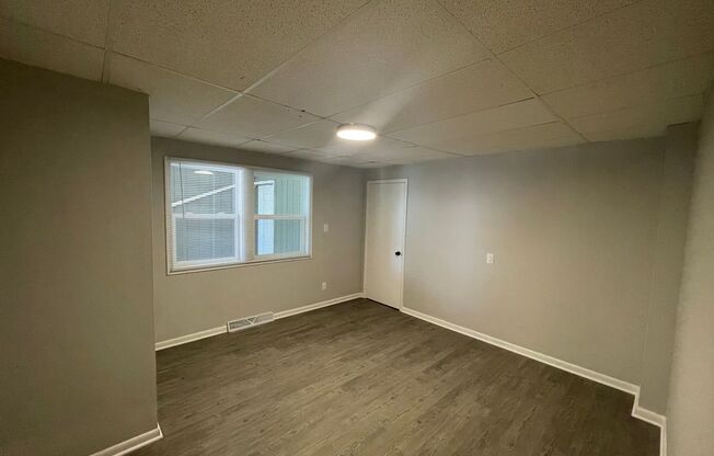 3 beds, 1 bath, 1,100 sqft, $900, Unit 5