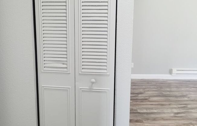 2 beds, 1 bath, 695 sqft, $1,250, Unit 505 E4