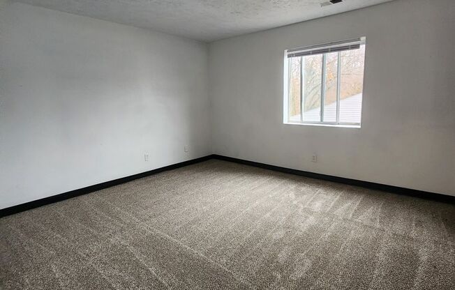 3 beds, 2 baths, $1,195, Unit 1100 3B
