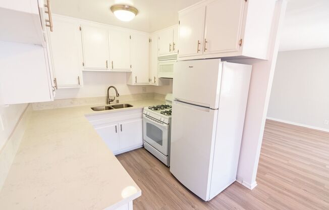 2 beds, 1 bath, 750 sqft, $2,098, Unit 204