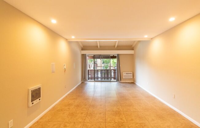One Bedroom Condo w/ On-Site Parking Near South Coast Plaza
