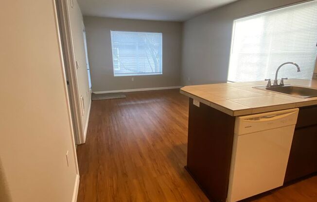 1 bed, 1 bath, 600 sqft, $1,395, Unit 2F