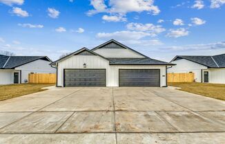 Town Home with 2 Car Garage - Pets Welcome