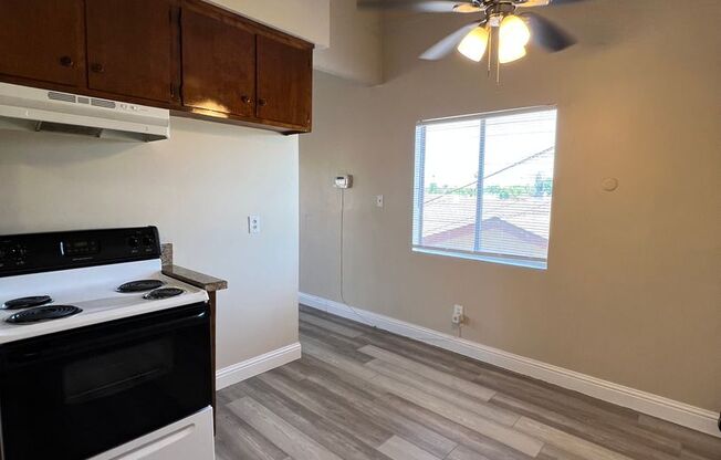 2 beds, 1 bath, 875 sqft, $1,400, Unit D