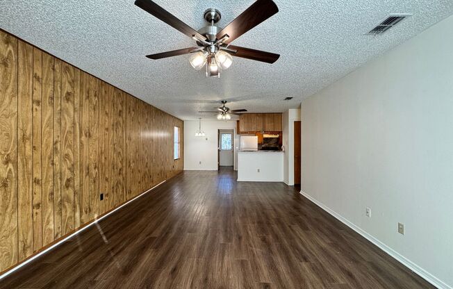 2 beds, 1 bath, $1,095