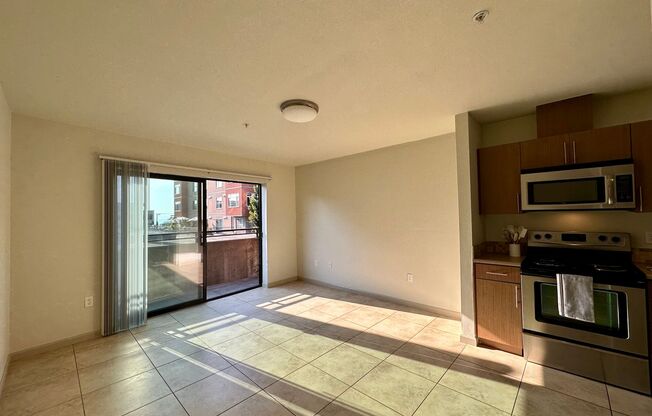 Studio, 1 bath, 430 sqft, $1,599, Unit Unit 302