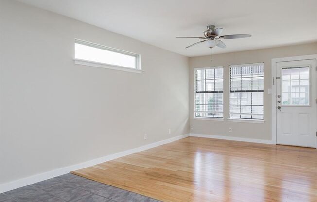 Charming 2 bd 2 bath Condo in Travis Oaks Condo in the Heart of Austin
