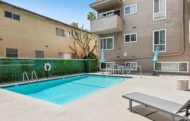 1944 Whitley Ave.