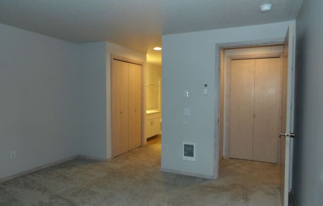 2 beds, 2 baths, 1,240 sqft, $1,940, Unit S84