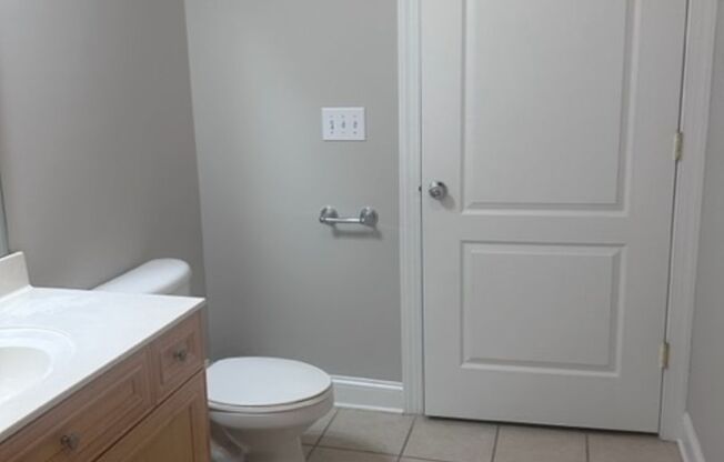 3 Bedroom Condo in Desireable Dilworth!