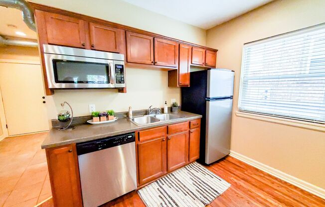 1 bed, 1 bath, 700 sqft, $1,195, Unit 617 - Unit 202 A817