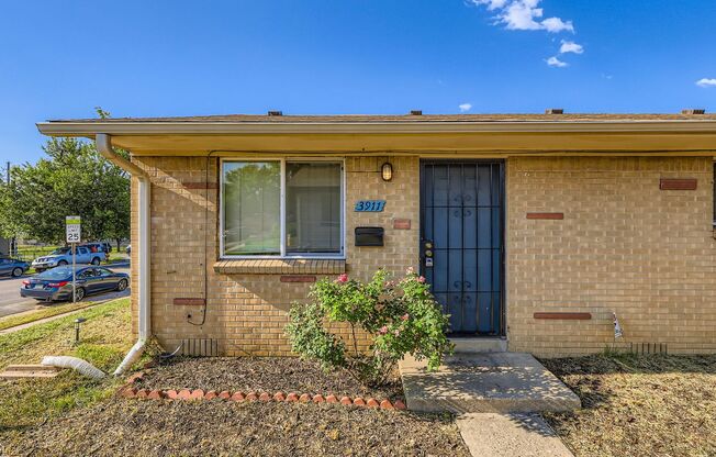 Evolve Real Estate: Charming 2 Beds/1 Bath Duplex Just 5 Minutes From Downtown Denver!