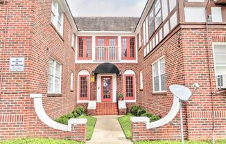 Unique Downstairs 1/1 w/ Hardwoods in Small 1920's Complex