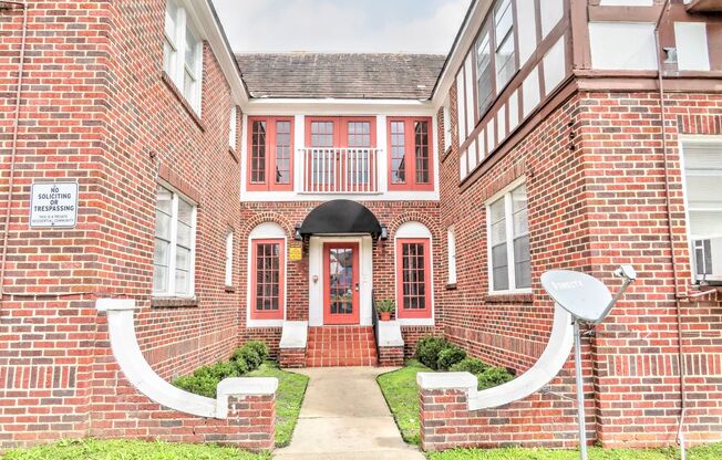 Unique Downstairs 1/1 w/ Hardwoods in Small 1920's Complex