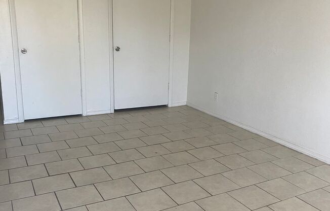 2 beds, 1 bath, $950