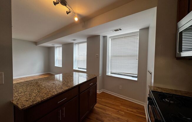 2 beds, 1 bath, 1,000 sqft, $2,000, Unit 303