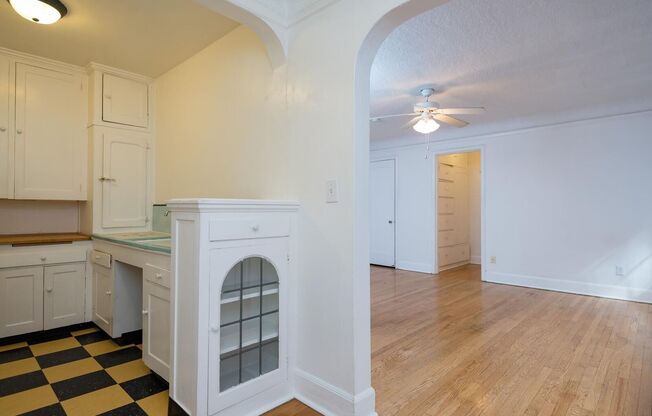 Studio, 1 bath, 485 sqft, $1,195, Unit 406