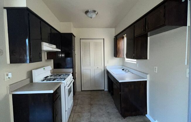 1 bed, 1 bath, $895, Unit 819