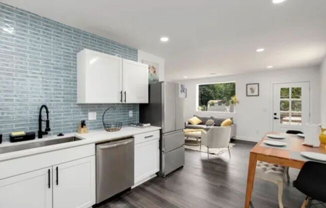 Gorgeous 3 bed/2 bath in 30310!