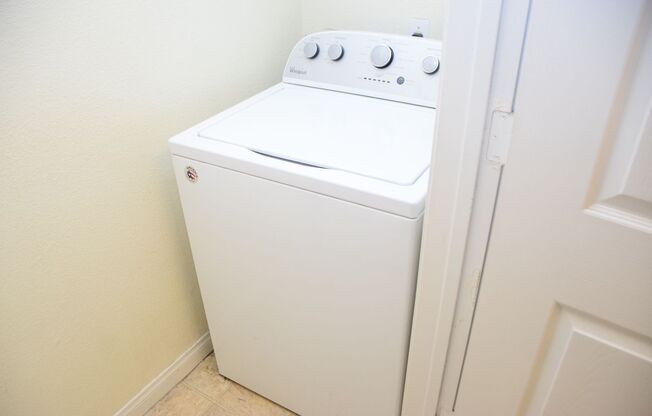 1 bed, 1 bath, 717 sqft, $1,150, Unit 4400 S. JONES BLVD.