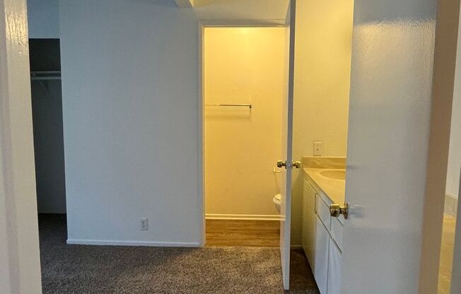 2 beds, 2 baths, $2,500, Unit 209U