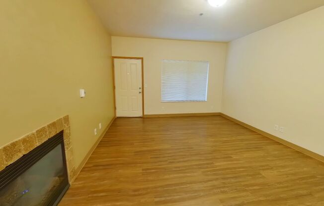 3 beds, 2 baths, $2,400, Unit 19