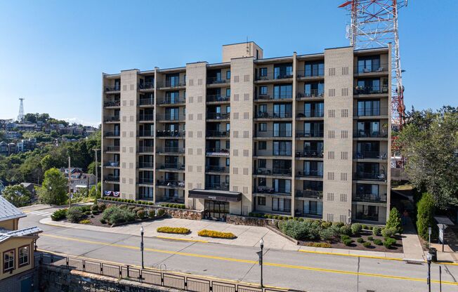 Studio, 1 bath, 580 sqft, $1,442, Unit 106