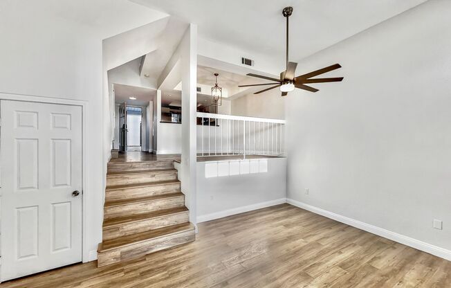 Amazing 2B/2.5BA townhome with bonus loft & Washer/Dryer in Spring Valley!