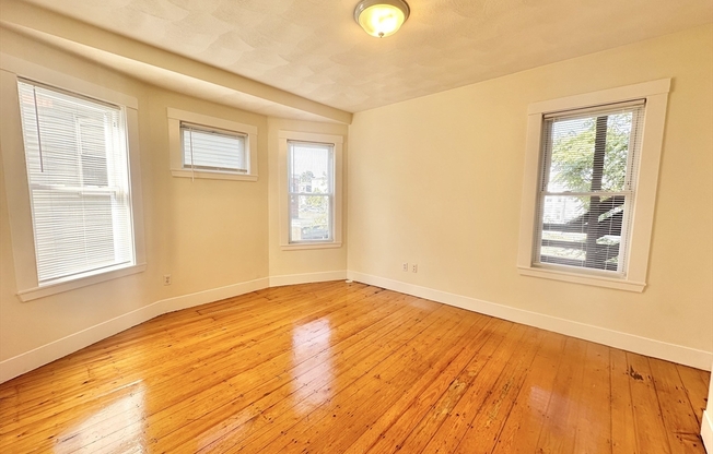 21 MACARTHUR ST