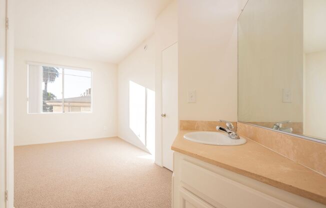 2 beds, 2 baths, $2,695, Unit 205