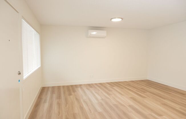 1 bed, 1 bath, 560 sqft, $1,725, Unit 54-4