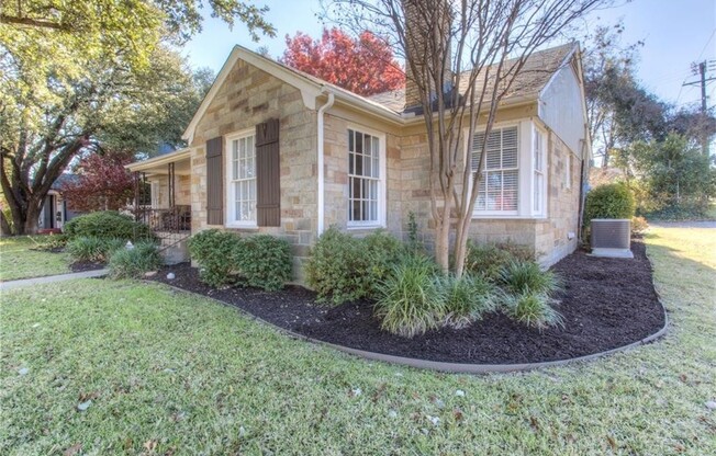 Delightful 3 bedroom, 2 bath home within walking distance of TCU- 76109