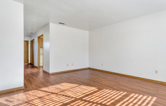 1 bed, 1 bath, 750 sqft, $595, Unit 612