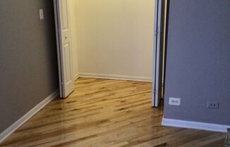 3 beds, 1 bath, $1,679, Unit 6905-3