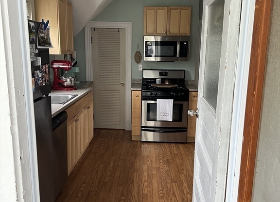 1 bed, 1 bath, 700 sqft, $1,850, Unit 2F