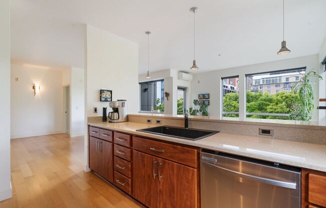 2 beds, 2 baths, $2,495, Unit UNIT # 302