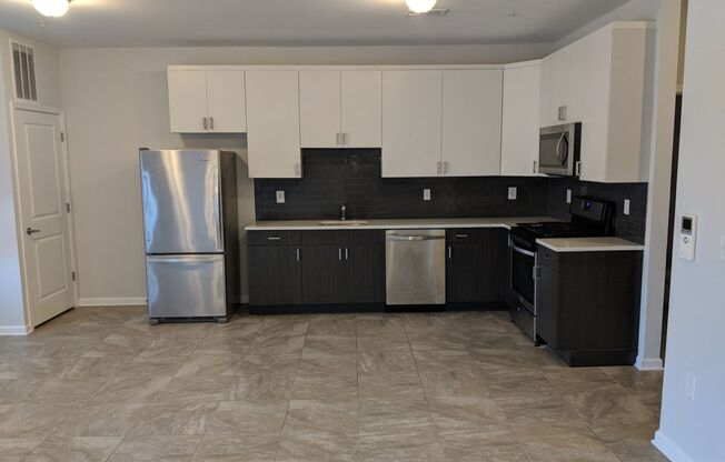 2 beds, 2.5 baths, $2,350, Unit 202