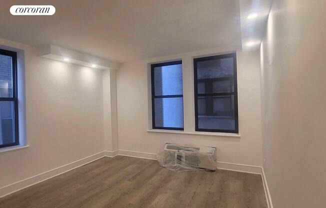 2 beds, 1 bath, $7,400, Unit 5I