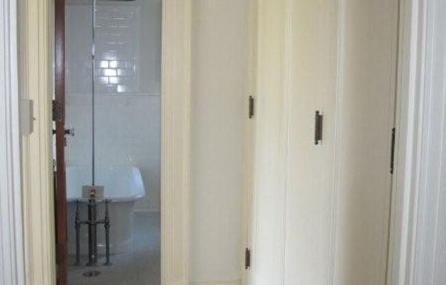 Studio, 1 bath, 500 sqft, $1,225, Unit A33